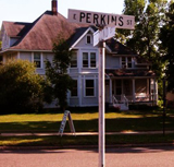 perrkins-street-sign-infront-of-gallery